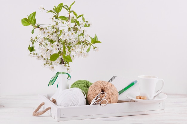 pracownia z materiałami do haftu